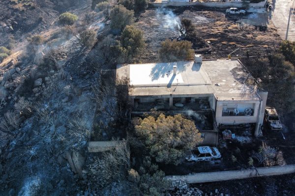 Κερατέα: Αποκαρδιωτικές εικόνες άφησε πίσω της η μεγάλη φωτιά – Οδοιπορικό στα καμένα