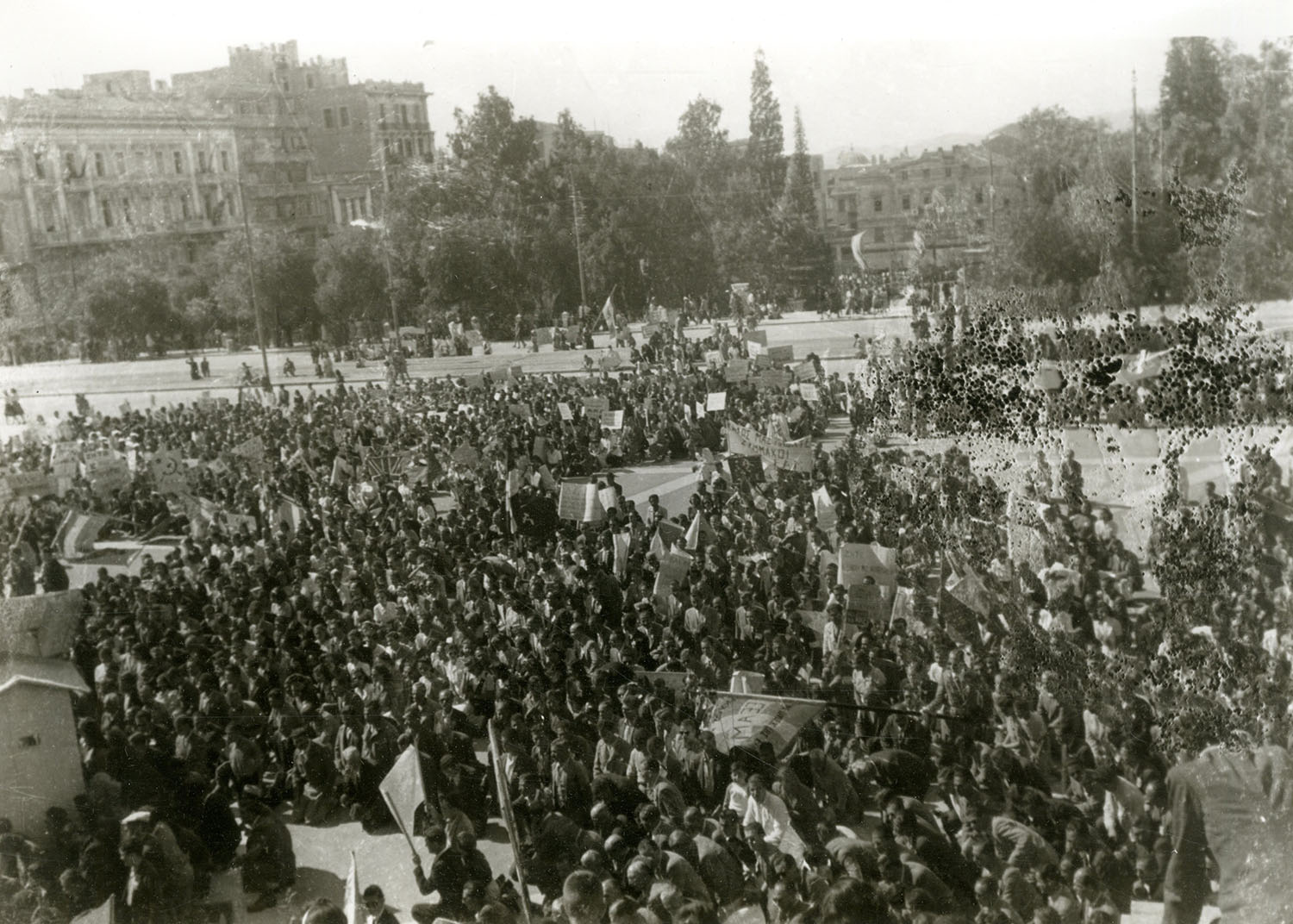Ιστορική έκθεση: «1974 & 1944: Η Αθήνα γιορτάζει την ελευθερία της»
