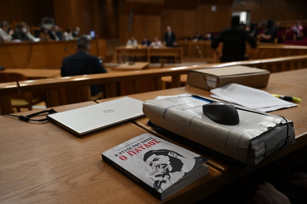Δικαστήρια: Σιωπητήριο στην ενημέρωση; – «Ας μη μαυρίσει κι άλλο η δημοκρατία» λέει ο ΣΥΡΙΖΑ