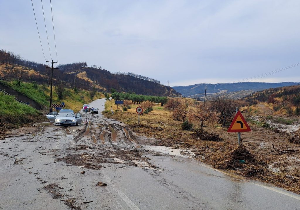 Αλεξανδρούπολη: Μεγάλες ζημιές από την ισχυρή καταιγίδα – Φούσκωσαν οι χείμαρροι