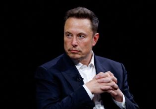 Tesla: Νέα αναβολή στο ρομποτικό ταξί – Ο Μασκ ζητά «σημαντική αλλαγή»