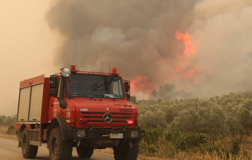 Φωτιά στην Πρέβεζα – Μήνυμα 112 για απομάκρυνση από Ράχες και Βλάχικα