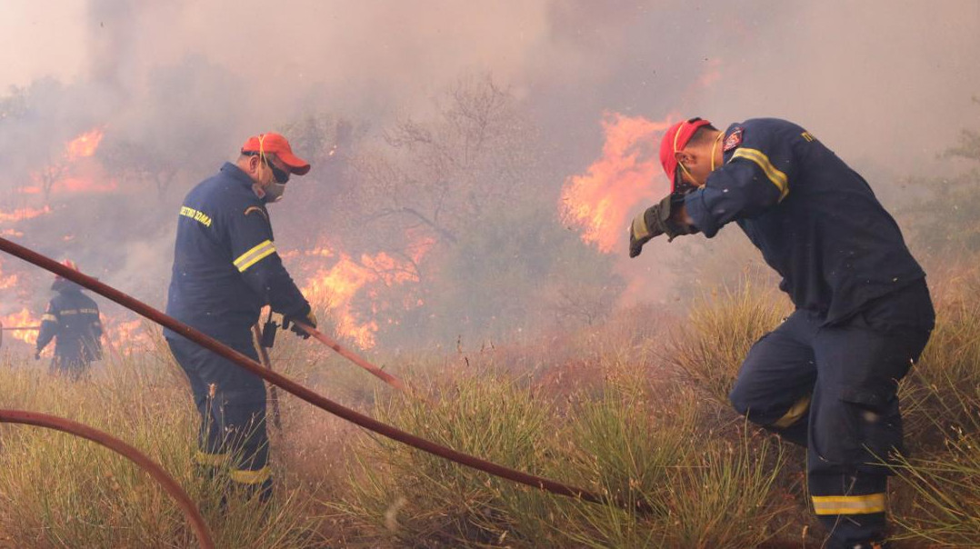 Δράμα: Ενεργή για τρίτη μέρα η φωτιά στο Φαλακρό λόγω του δύσβατου της περιοχής