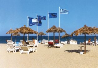 Γαλάζια σημαία: Αφαιρέθηκε από 22 παραλίες – Ολη η λίστα