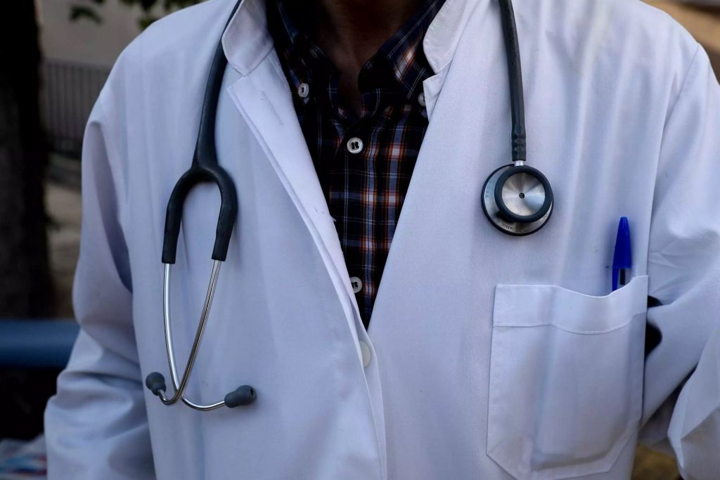 Ιδιώτες γιατροί: «Επίταξη» ετοιμάζει ο Άδωνις Γεωργιάδης – Αντιδρούν έντονα οι επιστήμονες
