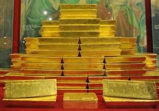 Χρυσός: Σε τροχιά για μηνιαία κέρδη – Τα βαριά πορτοφόλια δίνουν ώθηση