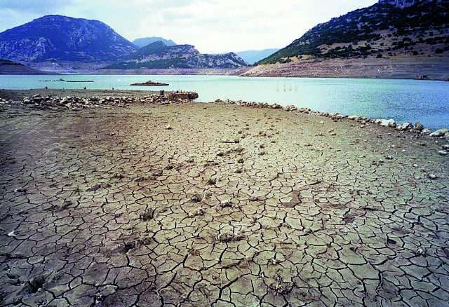 Λειψυδρία: Η Αττική και τα νησιά κινδυνεύουν να μείνουν χωρίς νερό