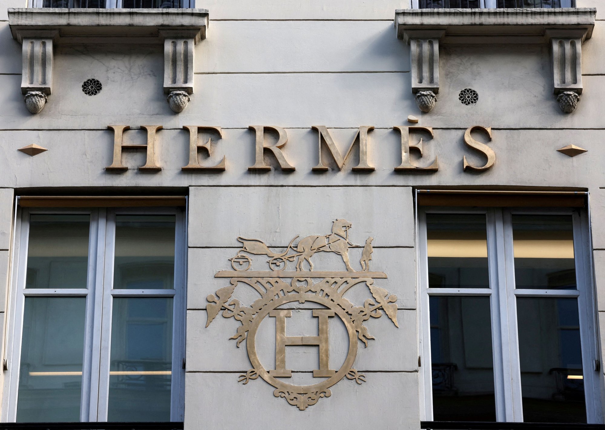 Θύμα κλοπής η κουνιάδα του εμίρη του Κατάρ ενώ ταξίδευε για Παρίσι - Της άρπαξαν 11 τσάντες Hermès