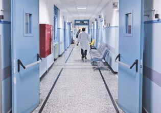 Άδωνις Γεωργιάδης: Μαζεύει τα περί κυρώσεων στους ιδιώτες γιατρούς και προτείνει «καλόπιστη συνεννόηση»