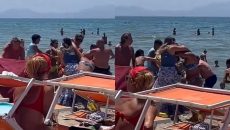Ιταλία: Έπαιξαν μπουνιές σε παραλία για μια ξαπλώστρα