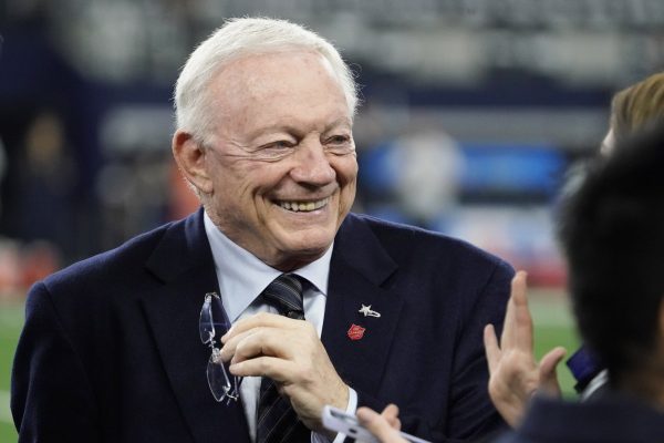 Jerry Jones: Ο ιδιοκτήτης των Dallas Cowboys με γιοτ 210 εκ. ευρώ στη Μύκονο