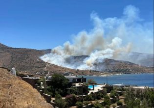 Φωτιά τώρα στην Κέα: Σηκώθηκαν εναέρια μέσα – Εκκενώνεται η περιοχή Λιγιά, ζημιές σε σπίτια