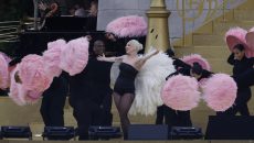 Η εντυπωσιακή εμφάνιση της Lady Gaga στους Ολυμπιακούς Αγώνες του Παρισιού
