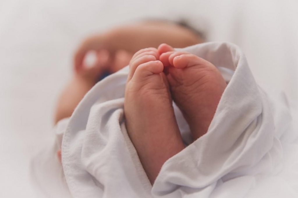 Γάζα – Μωρό: Έμβρυο διασώθηκε από το σώμα της νεκρής μητέρας του – Χτυπούσε ακόμα η καρδιά του