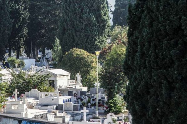 Επεισοδιακή κηδεία στο Ηράκλειο – Μετά την ταφή άναψαν τα αίματα και βγήκαν μαχαίρια