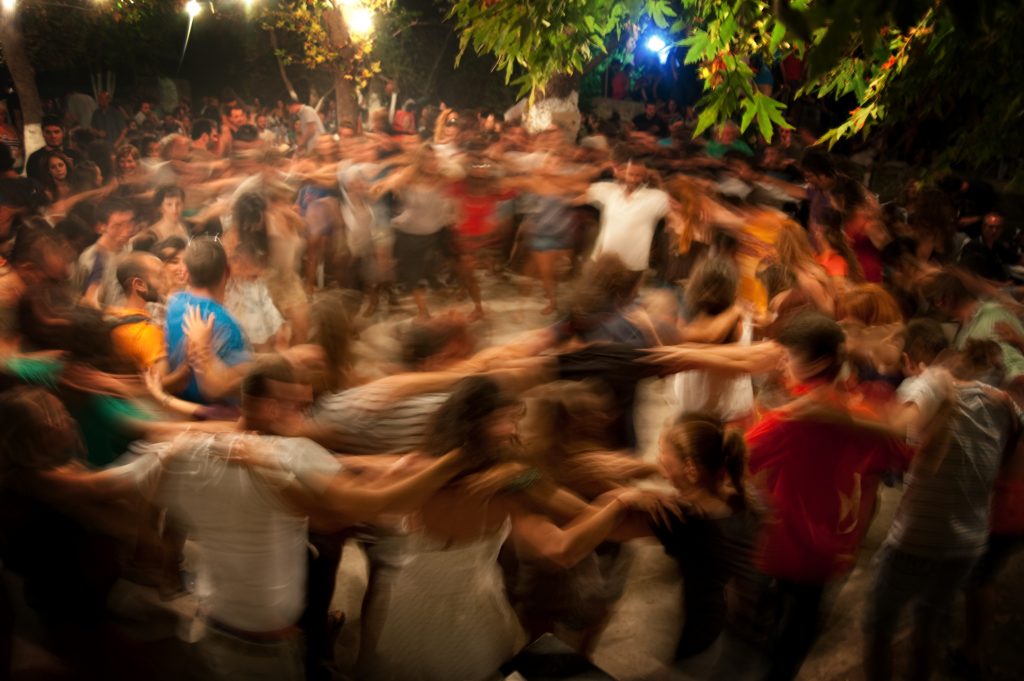 Πανηγύρια: Τα ωραιότερα γλέντια του Αυγούστου γίνονται στα νησιά του Αιγαίου