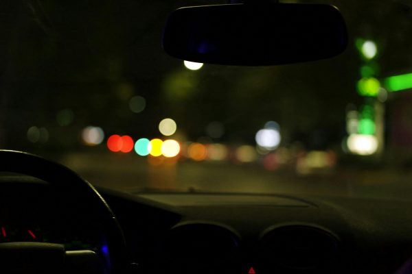 Οδήγηση τη νύχτα: Σε ποιους και γιατί θα πρέπει να απαγορευτεί