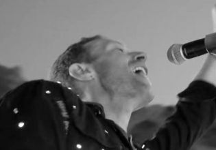 Coldplay: Το νέο τους βιντεοκλίπ από το Ηρώδειο μόλις κυκλοφόρησε και είναι φωτιά