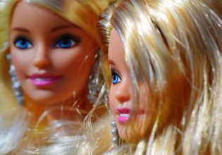 Barbie: Ένα μείγμα χειραφέτησης και συντηρητισμού