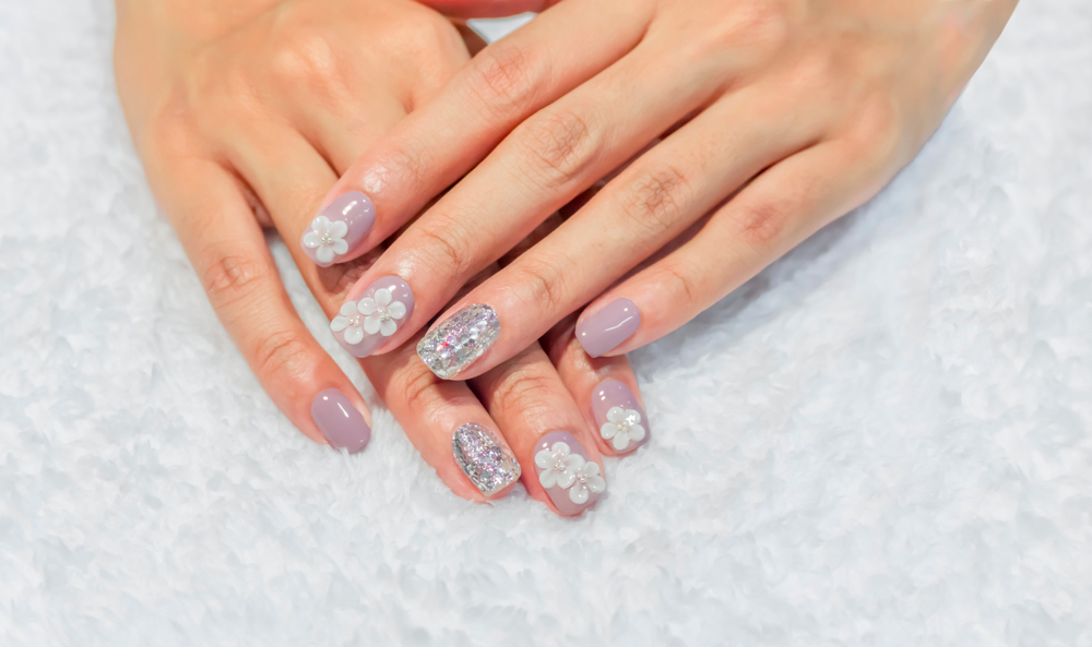 Νέα τάση στα νύχια: Τα douyin nails έχουν γίνει εμμονή στο TikTok