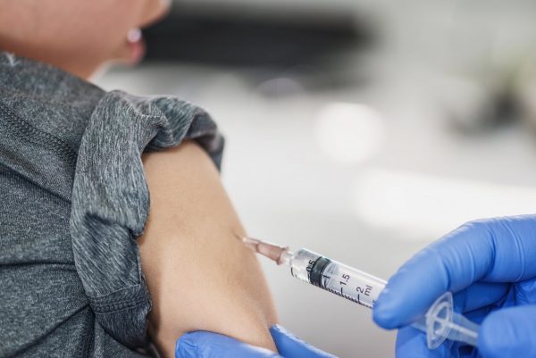 Να μετατραπεί σε «σύσταση» η υποχρέωση εμβολιασμού των ανηλίκων ζητεί γερουσιαστής της Ιταλίας