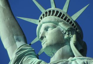 Νέα Υόρκη: Μετεωρίτης πέρασε από το Άγαλμα της Ελευθερίας και διαλύθηκε πάνω από το Μανχάταν