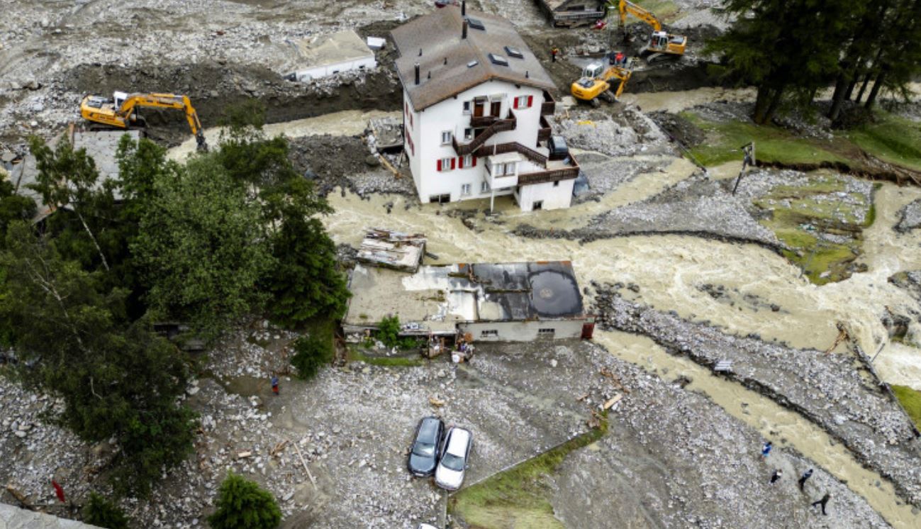 Ελβετία: Τέσσερις νεκροί, δύο αγνοούμενοι έπειτα από καταρρακτώδεις βροχές