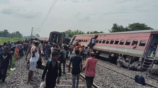 Ινδία: Πέντε νεκροί και πολλοί τραυματίες από εκτροχιασμό επλοτρένου