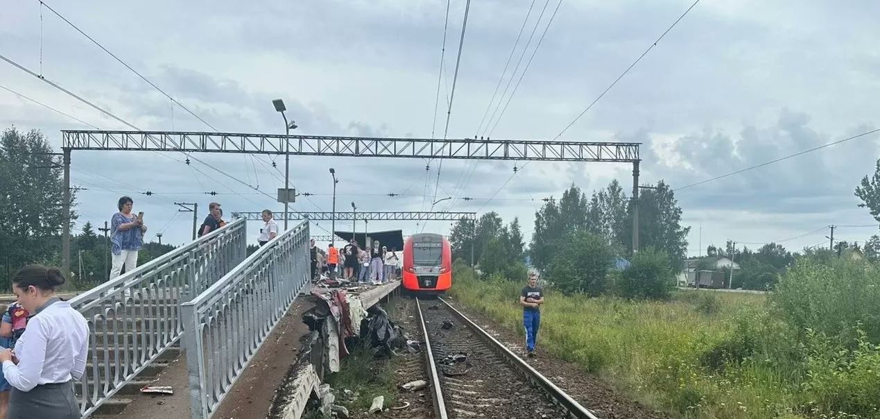Ρωσία: Τρένο χτυπά αυτοκίνητο σε αφύλακτη διάβαση και σκοτώνει μια οικογένεια