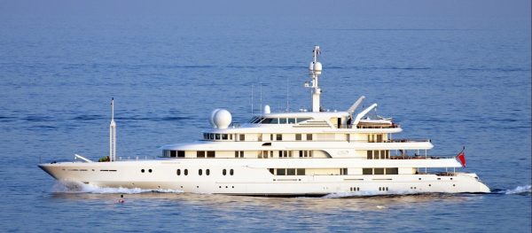 Σαουδική Αραβία: Κρουαζιέρα στα ελληνικά νησιά για το βασιλικό ζεύγος με το πλωτό «παλάτι» των $100 εκατ.