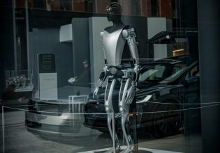 Έλον Μασκ: Ανθρωποειδή ρομπότ από το 2025 στα εργοστάσια