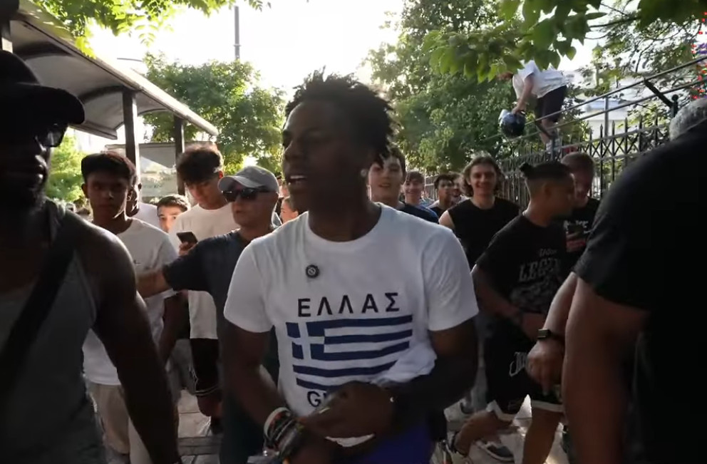 IShowSpeed: Στην Ελλάδα ο διάσημος Youtuber – Δεκάδες νεαροί τον κυνηγούσαν στο κέντρο της Αθήνας