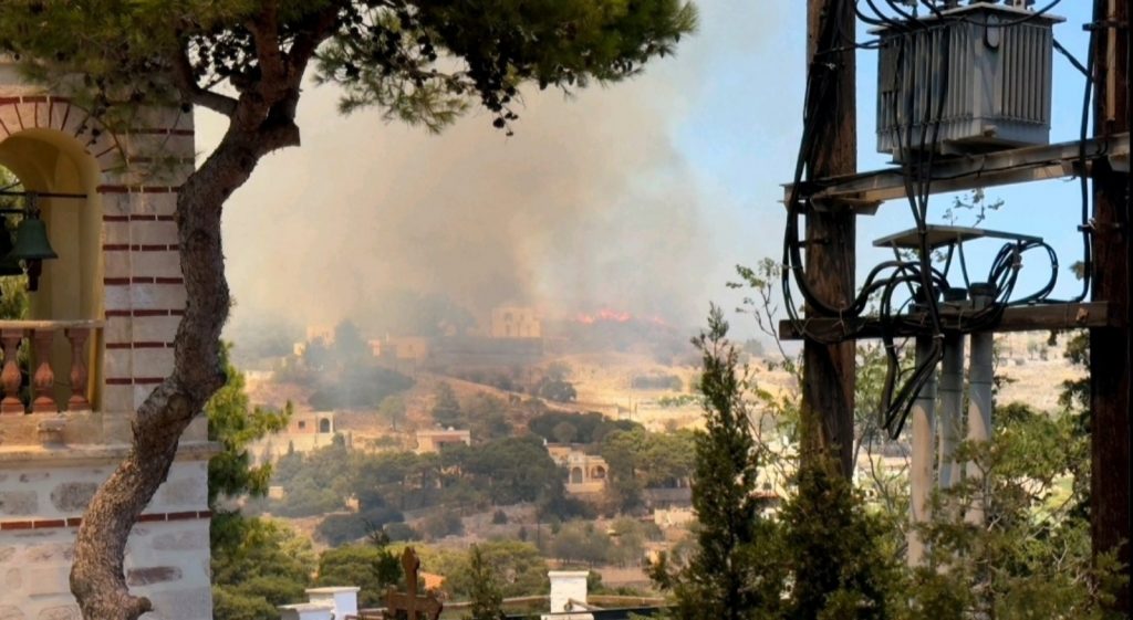 Φωτιά στη Σύρο: Χωρίς ενεργό μέτωπο