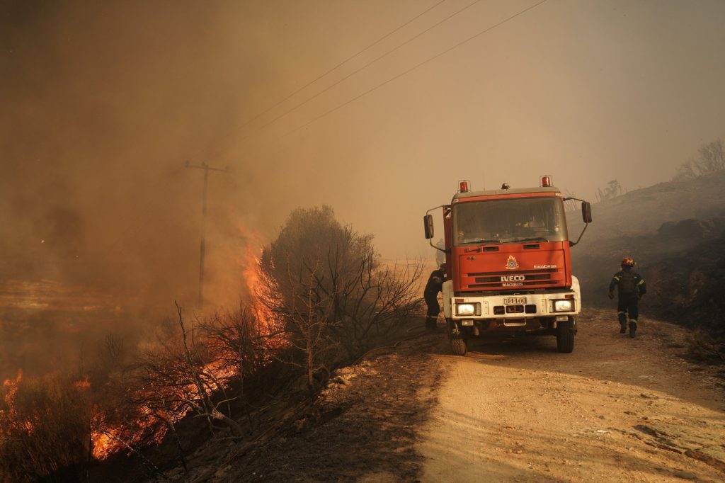 Φωτιά τώρα στη Δράμα: Επί τόπου ισχυρή δύναμη –  Σηκώθηκαν εναέρια μέσα