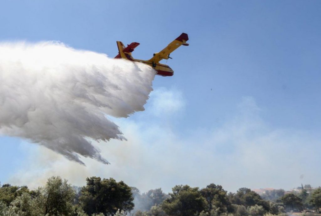 Φωτιά στην Ευρυτανία – Επιχειρούν 6 εναέρια μέσα