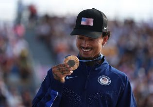 Νέο μετάλλιο στον Nyjah Huston μετά την αποκάλυψη της άσχημης κατάστασης του χάλκινου που είχε λάβει