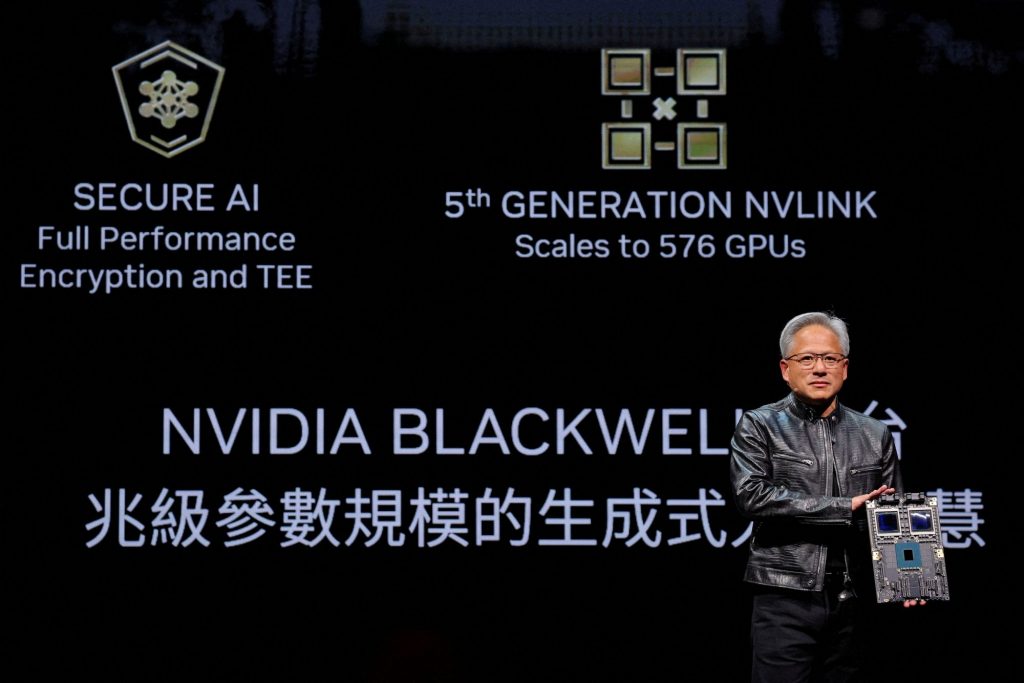 O διευθύνων σύμβουλος της Nvidia Τζένσεν Χιουάνγκ παρουσίασ τη νέα πλατφόρμα Blackwell στις 2 Ιουνίου (Reuters)
