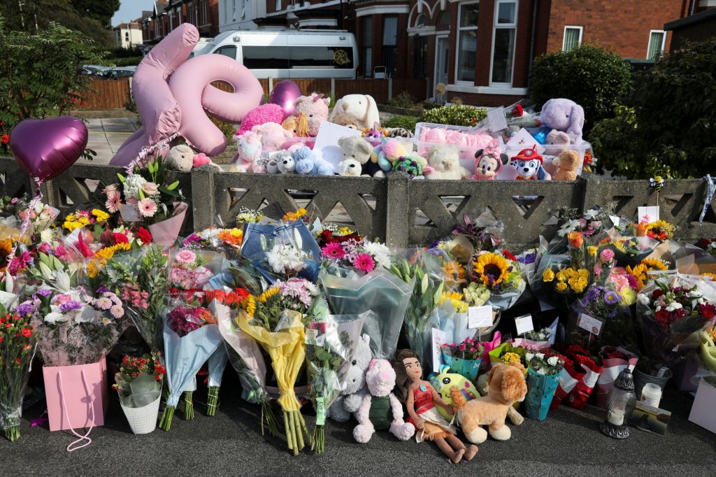 Βρετανία: Βίαια επεισόδια ακροδεξιών στον απόηχο δολοφονίας των τριών κοριτσιών στο Σάουθπορτ