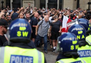 Ακροδεξιά, fake news και ταραχές – Η νέα κυβέρνηση των Εργατικών στη Βρετανία σε ένα δύσκολο πρώιμο τεστ
