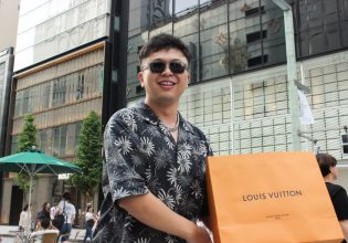 Ιαπωνία: Οι τουρίστες συρρέουν για «φθηνές» μάρκες πολυτελείας και οι οίκοι μόδας παθαίνουν… πονοκέφαλο