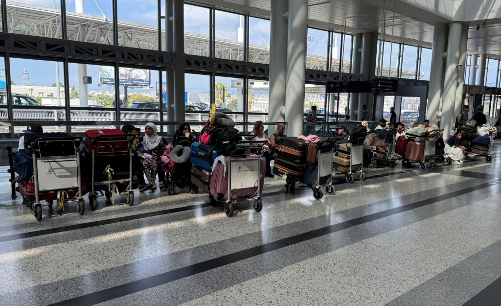 Λίβανος: Ουρές στο αεροδρόμιο της Βηρυτού – Προσπαθούν να φύγουν από τη χώρα φοβούμενοι κλιμάκωση