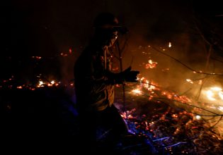 Μελέτη: Οι γιγαντιαίες πυρκαγιές προκάλεσαν πελώριες εκλύσεις CO2 την περασμένη χρονιά