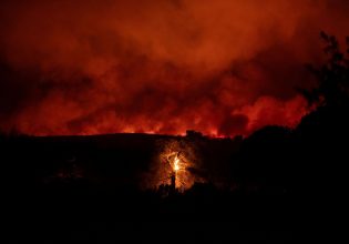 Φωτιά στον Βαρνάβα: Πώς θα εξελιχθούν οι άνεμοι μέχρι το πρωί – Η πρόβλεψη του meteo