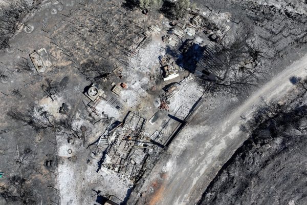 Φωτιά στην Αττική: Βιβλική καταστροφή εν τη απουσία του «επιτελικού κράτους» – Αποκαρδιωτικές εικόνες