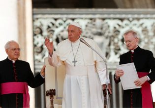 Πάπας Φραγκίσκος: «Μεγάλη αμαρτία να αρνείσαι βοήθεια σε μετανάστες» είπε για τα pushbacks στη Μεσόγειο