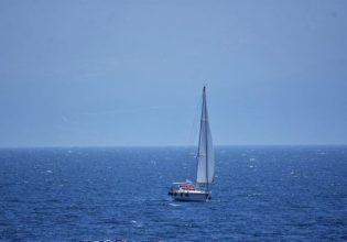 Κορινθιακός Κόλπος: Σώος εντοπίστηκε ο καπετάνιος του ιστιοπλοϊκού που έπεσε στη θάλασσα