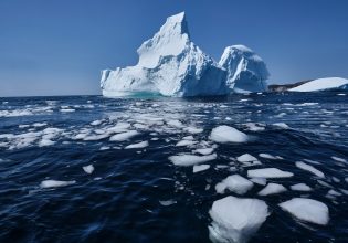 Ανταρκτική: Παγόβουνο παγιδεύτηκε και περιστρέφεται εδώ και μήνες