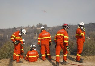 Καταγγελία – Φωτιά στην Αττική: Άφησαν για 2 μέρες χωρίς πόσιμο νερό και φαγητό τους πυροσβέστες