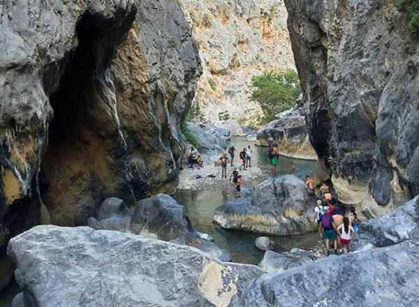 Κρήτη: Ποιος ήταν ο πυροσβέστης που ανασύρθηκε νεκρός από το φαράγγι – Θρήνος για τον 33χρονο