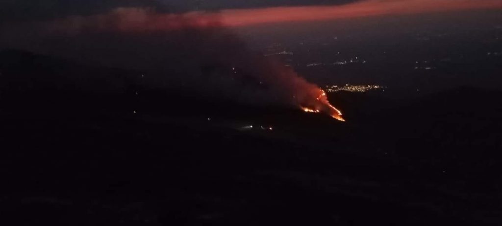 Φωτιά στο όρος Παγγαίο για πέμπτη μέρα – Επιχειρούν εναέρια